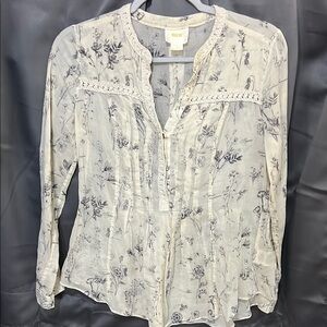 Maeve cream and gray  Floral Blouse ptp 18" medium 23" long